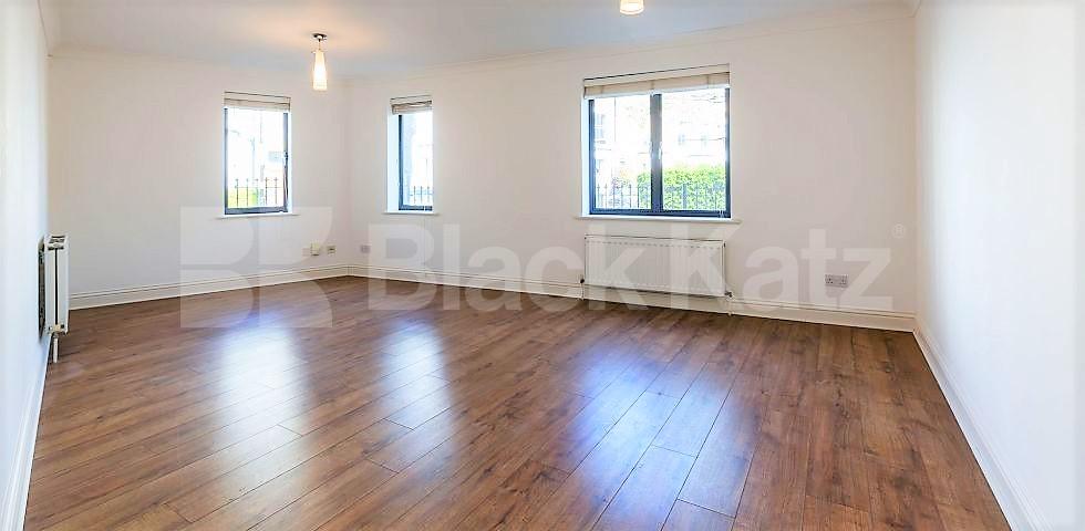 			2 BED 2 BATH!, 2 Bedroom, 2 bath, 1 reception Flat			 Tollington Way, HOLLOWAY